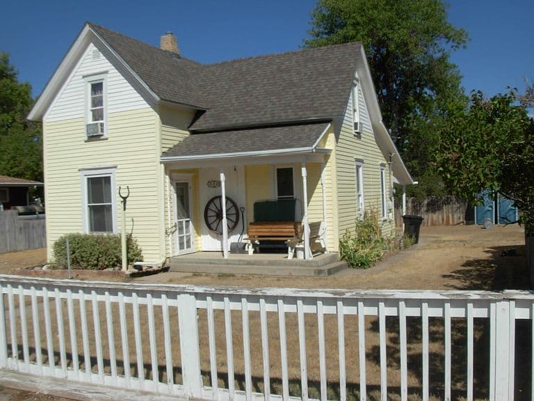 330 W Lincoln St photo 1