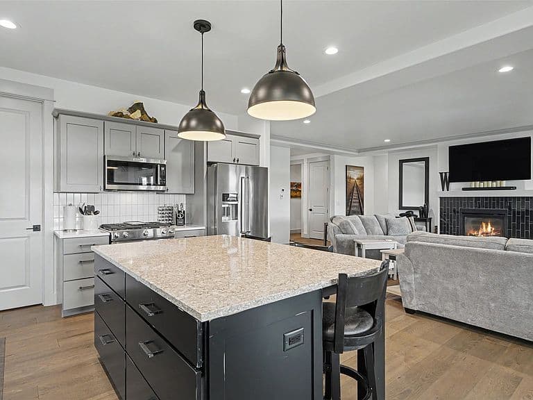 87 Mare Ln photo 5