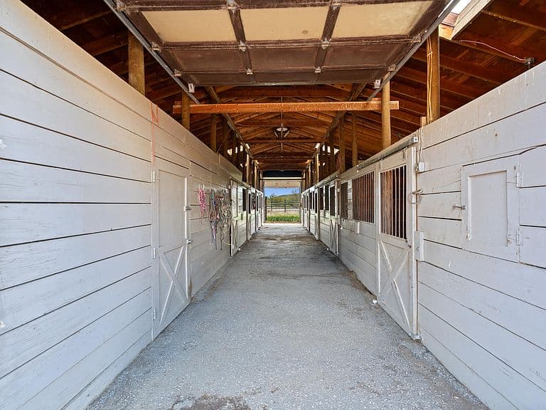 18 Circle 8 Dr photo 2