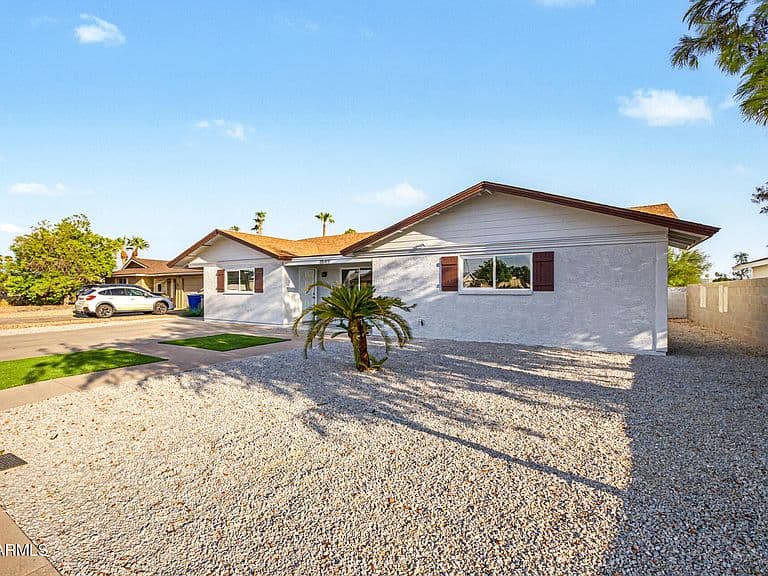 1849 E LOMA VISTA Drive photo 5