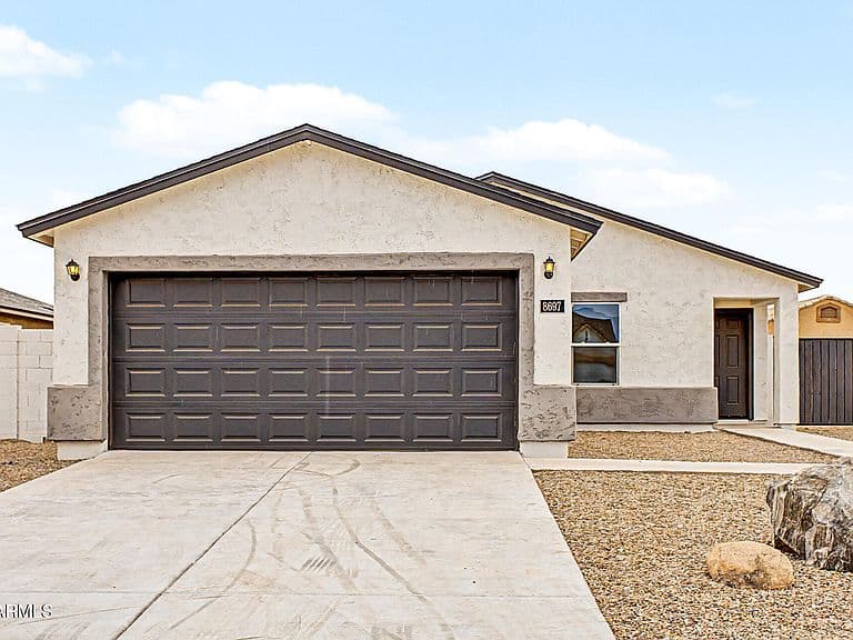 8697 W CONCORDIA Drive photo 2
