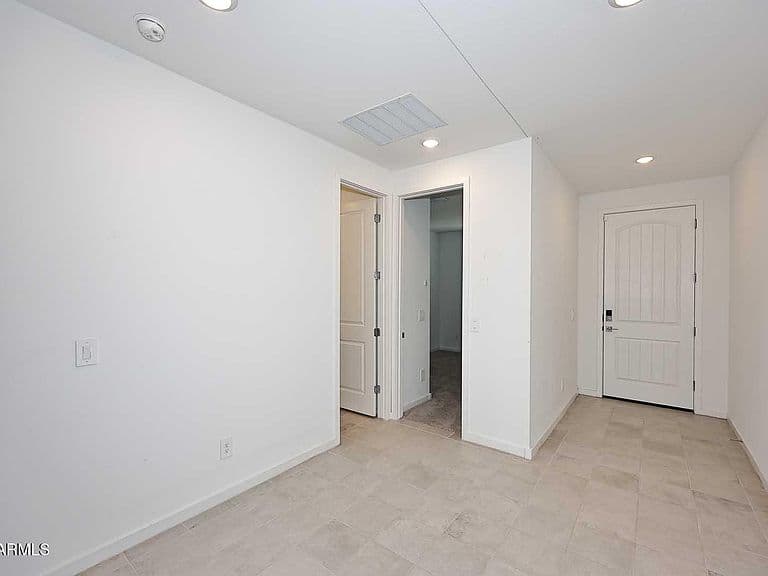 9038 S 69TH Drive photo 4