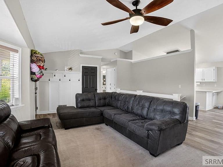 4465 E Cochise Dr photo 4