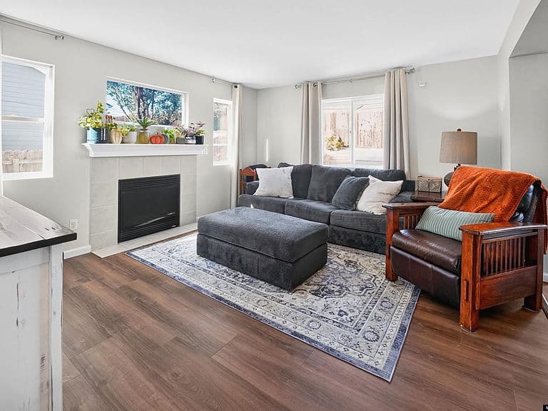1602 Summerset Dr photo 4