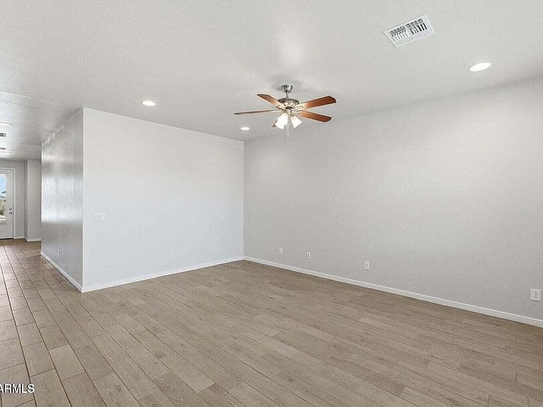 5533 W WALATOWA Street photo 4