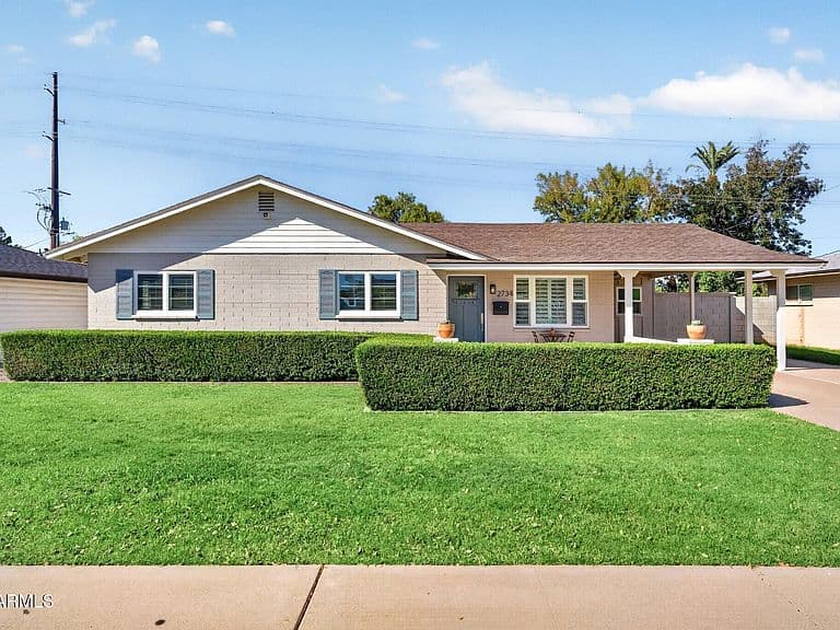2734 E HIGHLAND Avenue photo 2