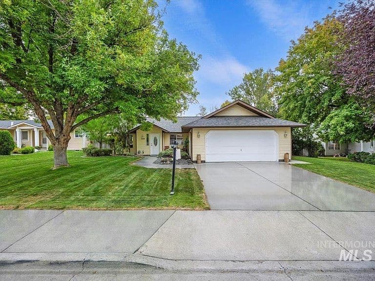 548 Elizabeth Park Dr photo 1