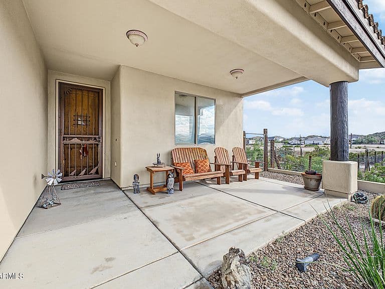 28515 N SADDLE TRAMP Way photo 3