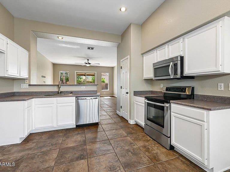 5421 W MERCURY Way photo 3