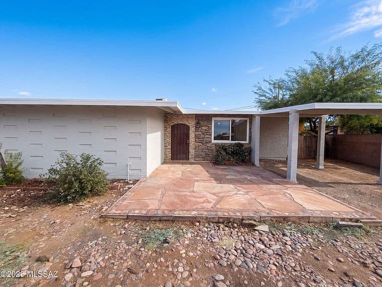 4252 E Sylvane Dr photo 1