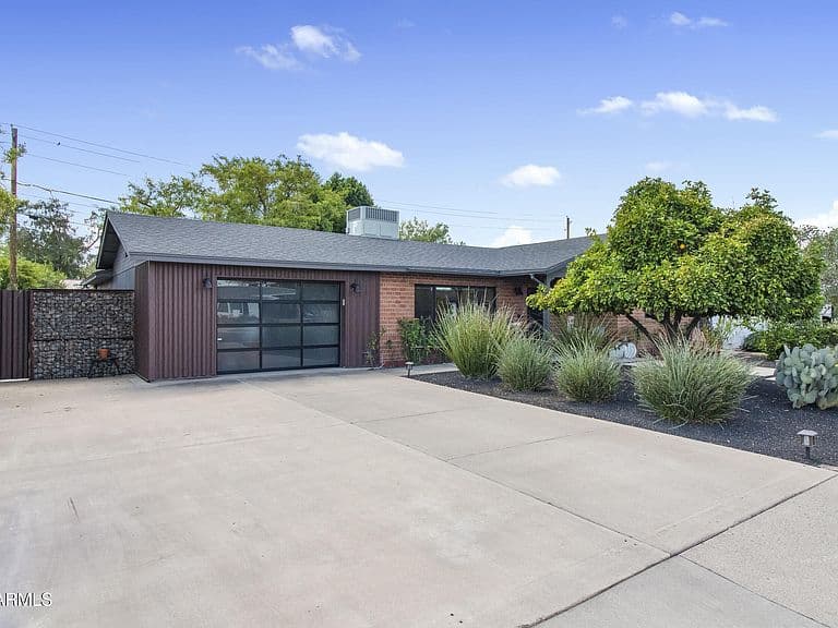 1837 E MINNEZONA Avenue photo 4