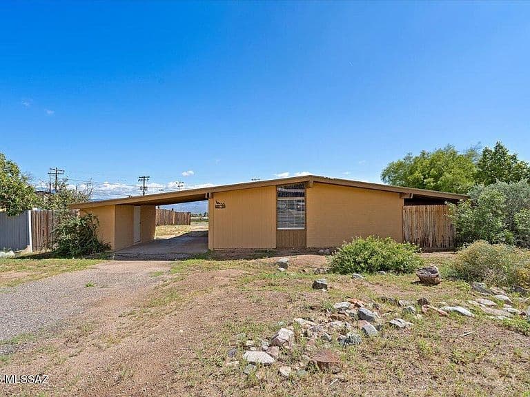 112 N Park Pl photo 2