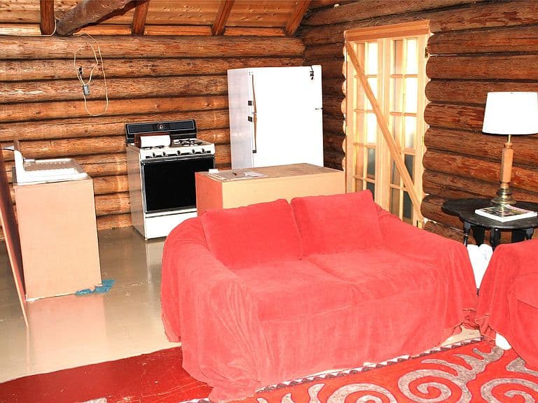 688 Seeley Ln photo 2