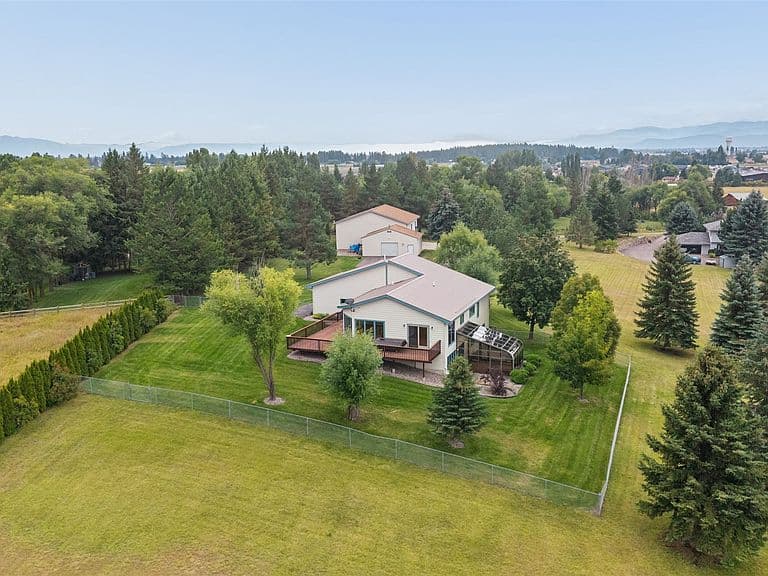 145 Highland Dr photo 2
