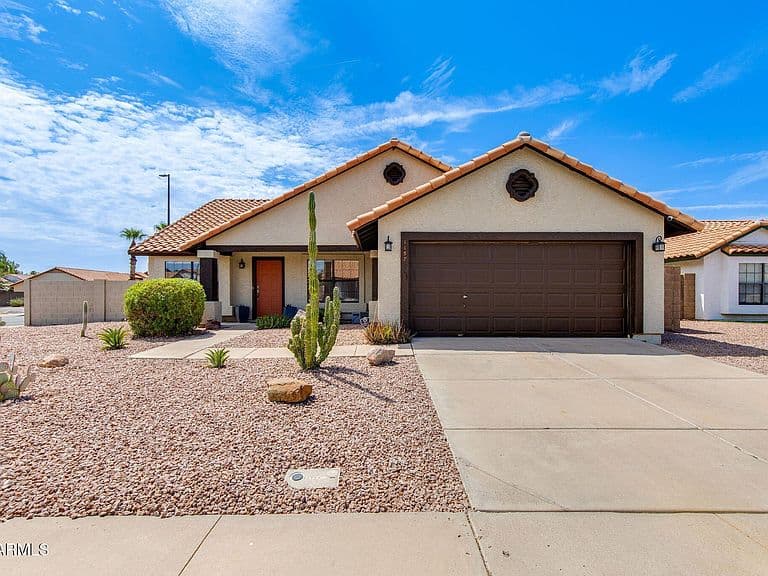 1157 E SAN REMO Avenue photo 1