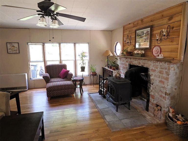 430 W River Rd photo 3