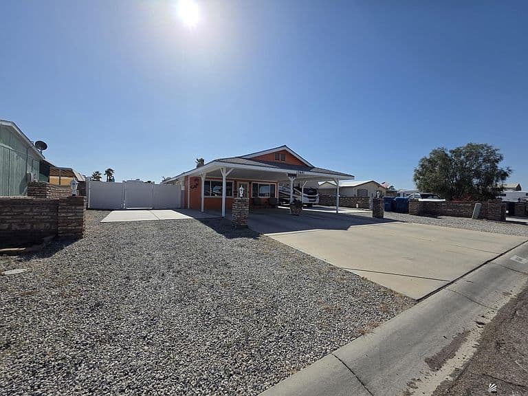 13641 E 52nd Dr photo 3