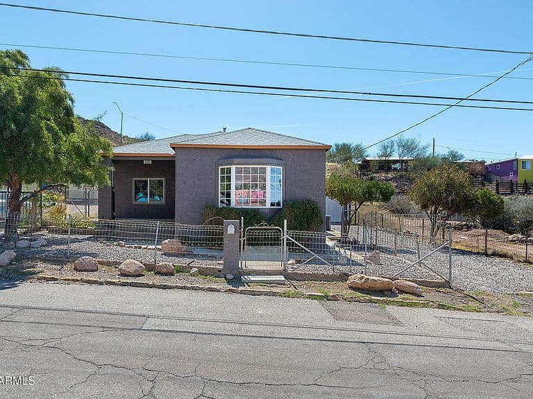 219 W HEINER Drive photo 2