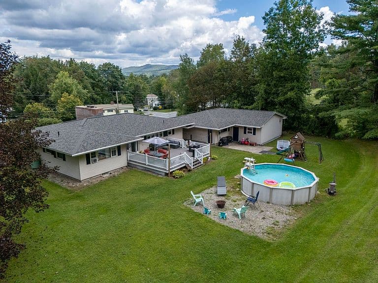 68 Charlestown Road photo 1
