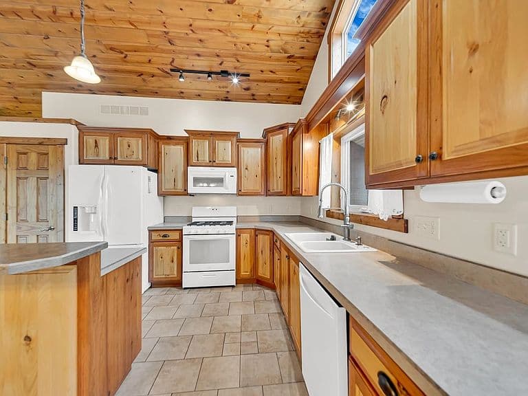 25007 Chandler Dr photo 5