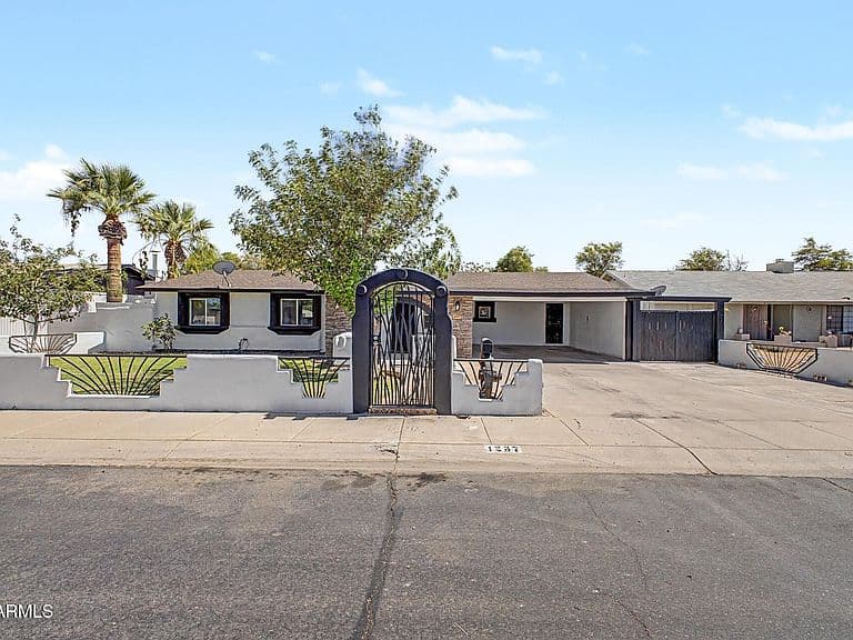 1237 W IVANHOE Street photo 2