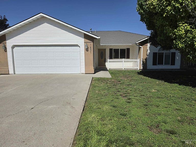 1431 Autumn Way photo 2
