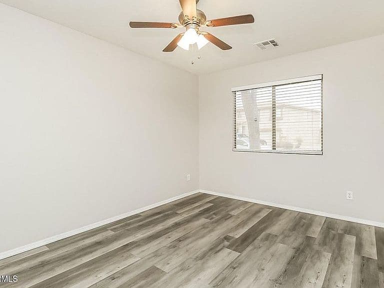 5773 E Sunrise Cir photo 4