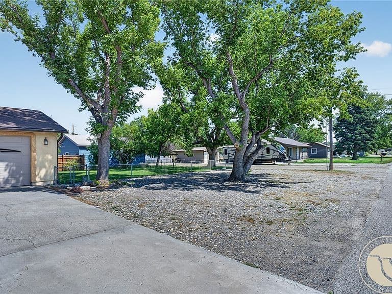 405 Crow Ln photo 4