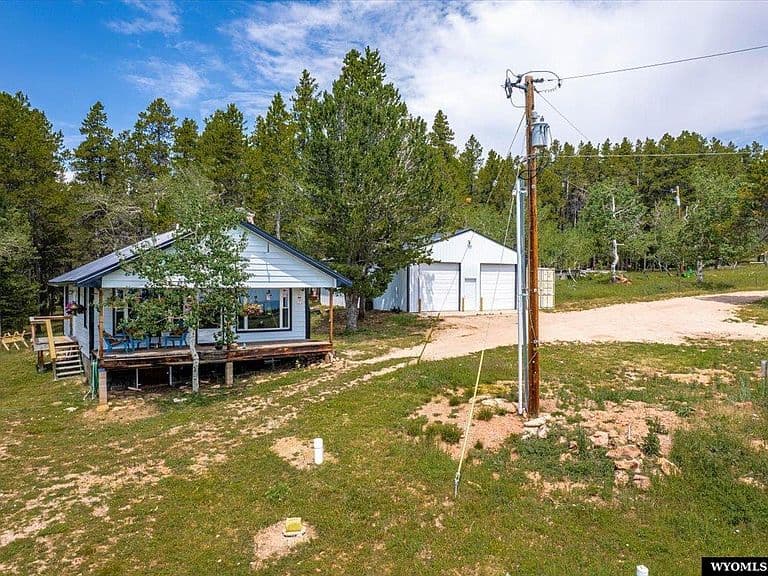 676 Columbine Dr photo 4