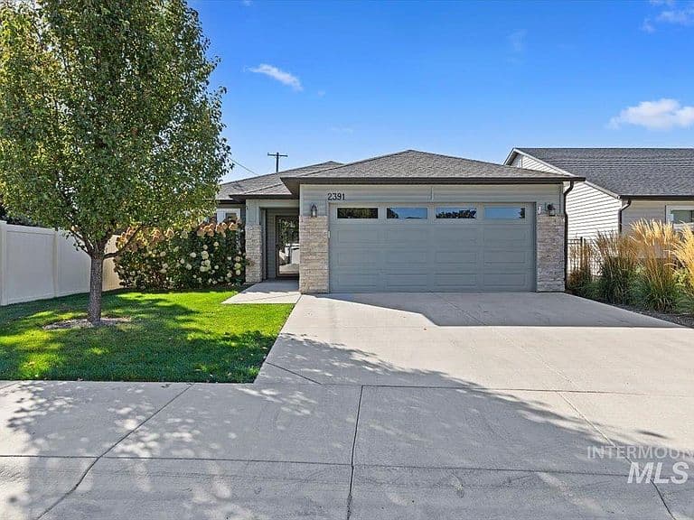 2391 E Kamay Dr photo 1