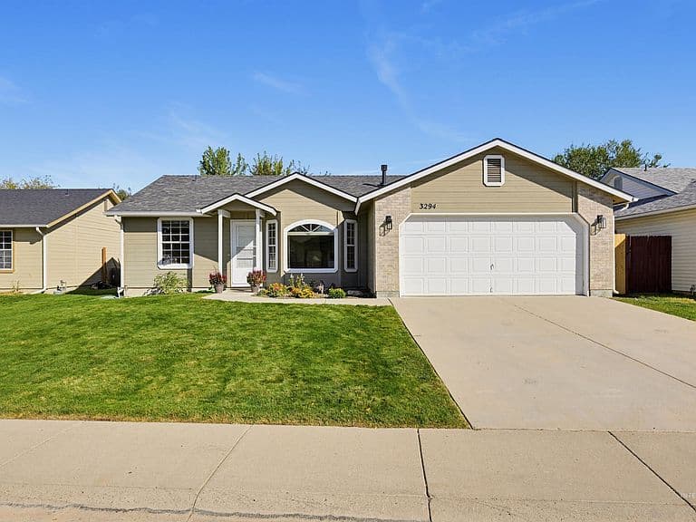 3294 E Aubrietta Ct photo 2