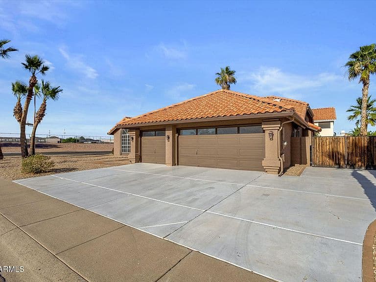 16847 S 29TH Way photo 3