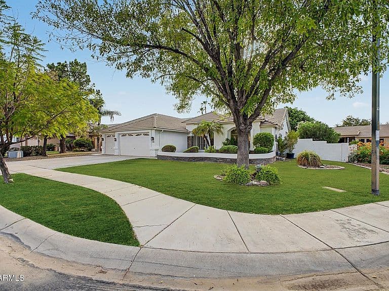 4926 S VERBENIA Place photo 4