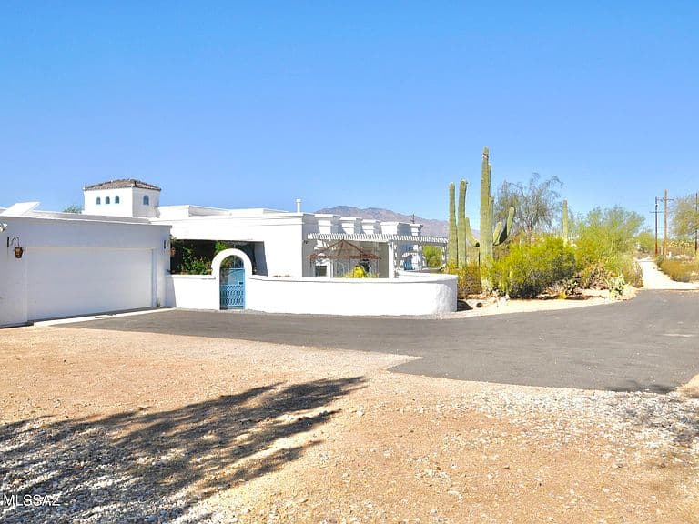 5351 N Camino De Oeste photo 2