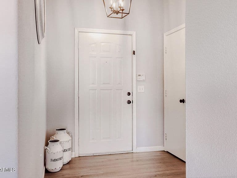 10202 N 87TH Avenue photo 4