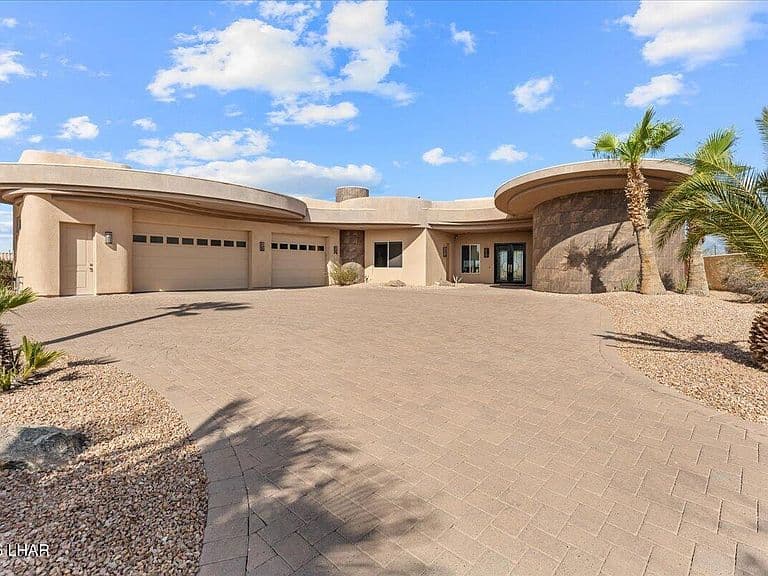 2695 Castaway Dr photo 4