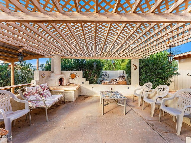 210 DEBS Circle photo 5