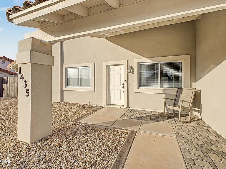 1435 N TAMARISK Drive photo 5