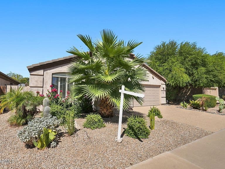 8844 E SHARON Drive photo 3