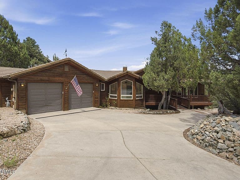 2940 W CRESTVIEW Drive photo 3