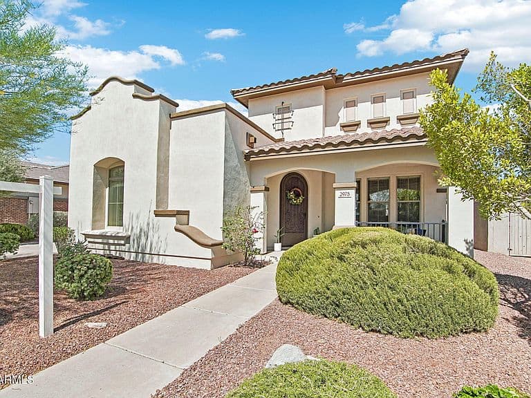 2975 N SUMMER Street photo 1