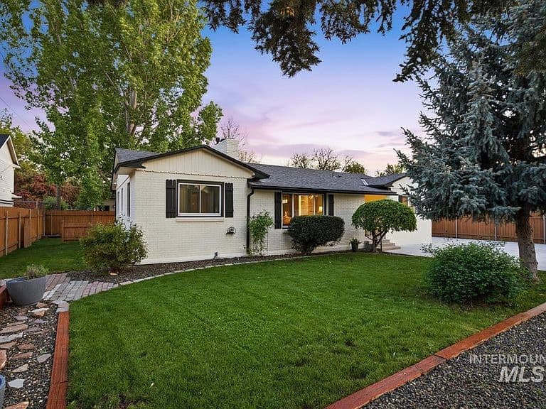3211 W Plant Dr photo 2