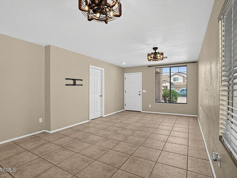 15925 W MONROE Street photo 4