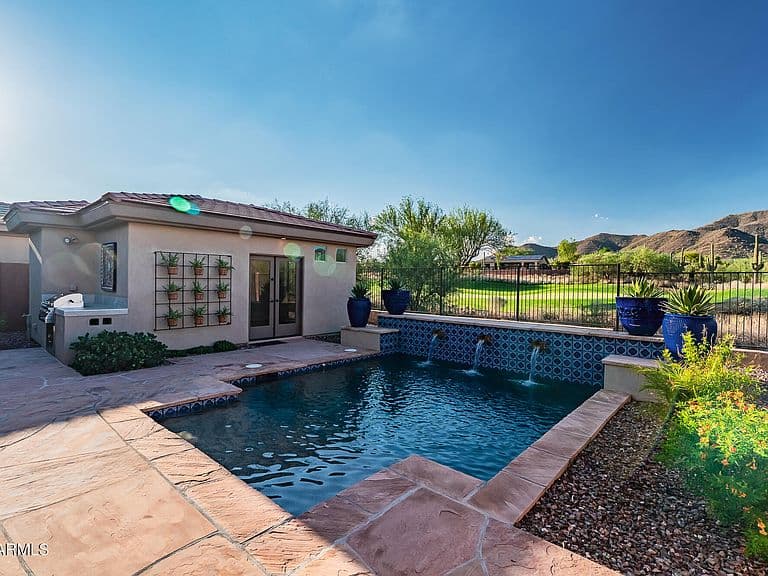 2140 W MUIRFIELD Drive photo 1