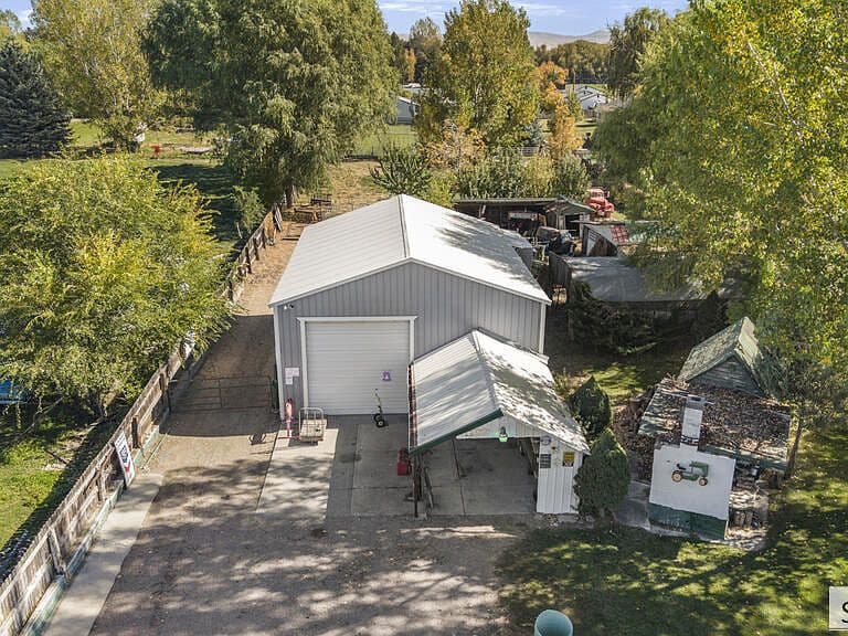 902 W Harmony Dr photo 3