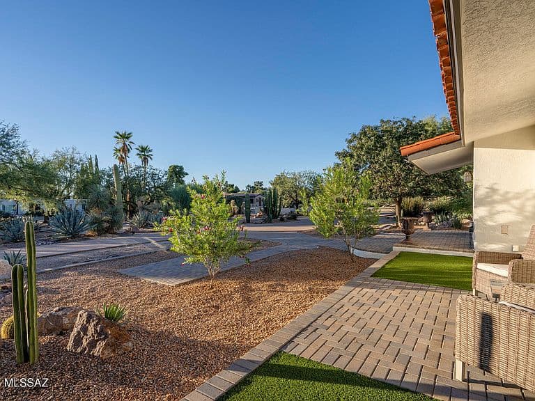 575 W Valoro Dr photo 4
