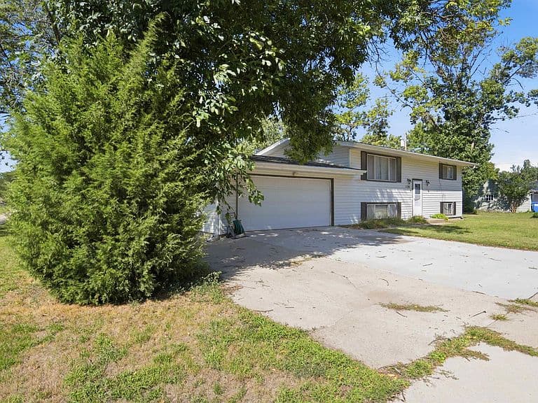 1201 N Hudson Ave photo 4