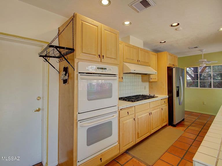 1302 N Sahuara Ave photo 3