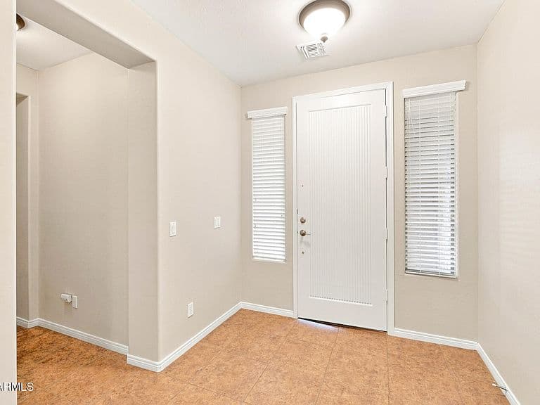 417 E CACTUS WREN Drive photo 3