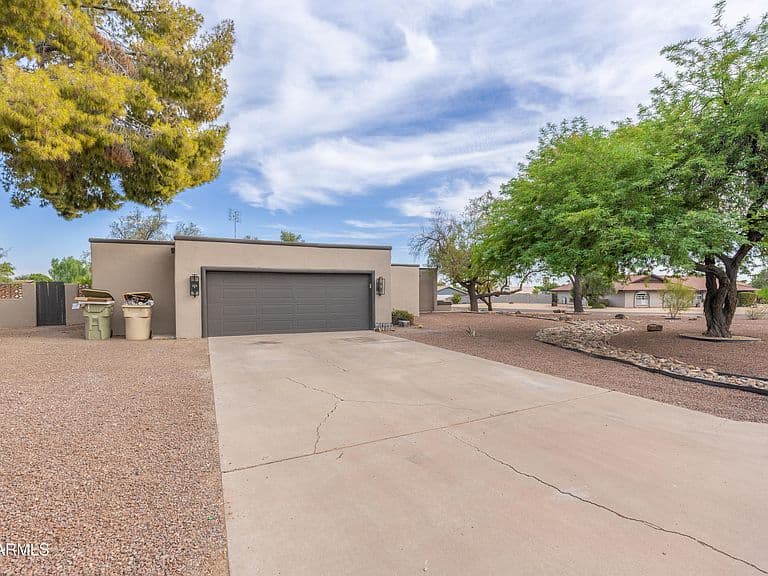 18017 N EVERSON Drive photo 2